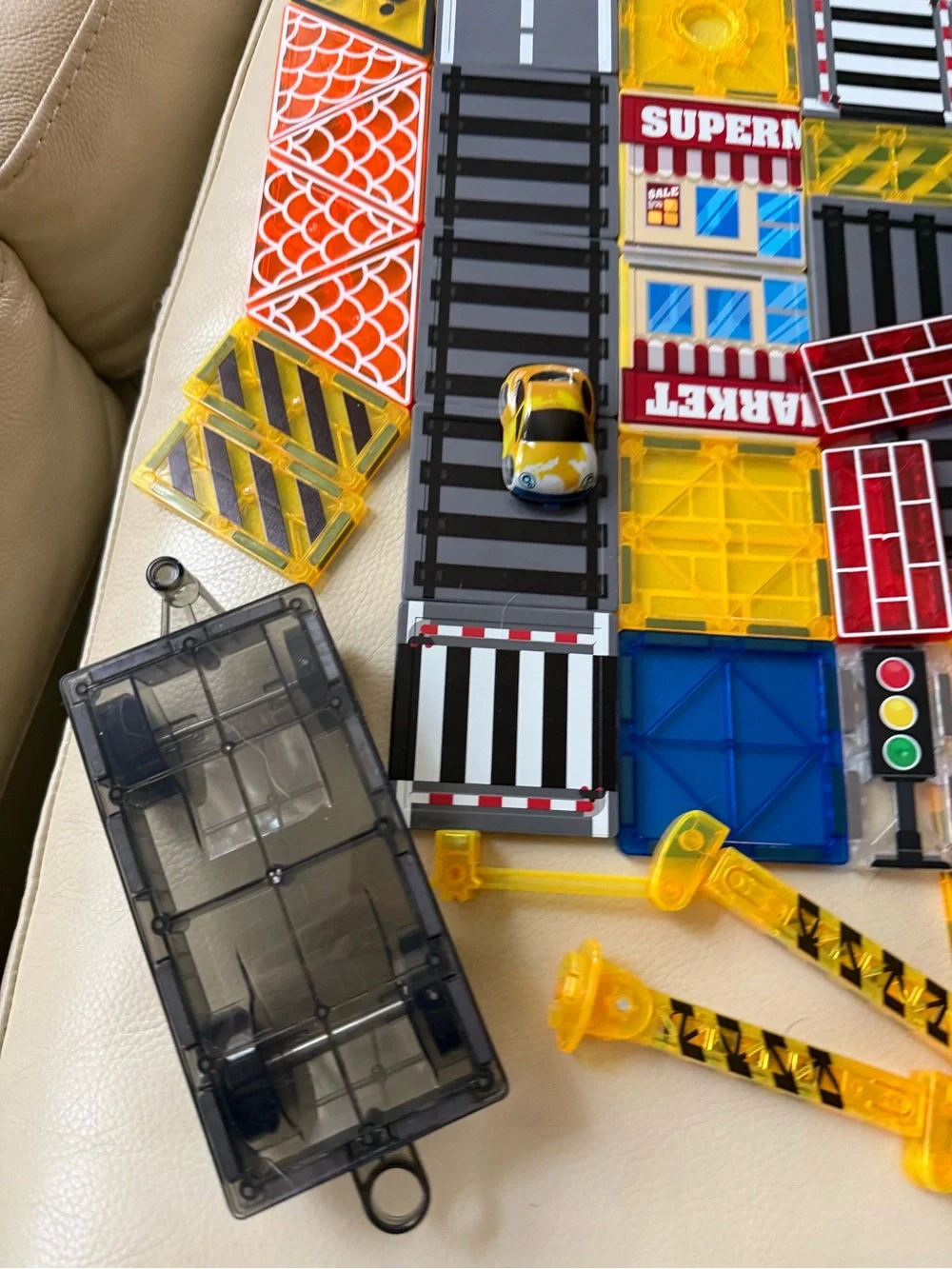 Magnetic tiles
